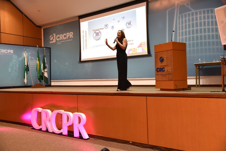 presidente-do-crcsc-fala-sobre-codigo-de-etica-no-vi-encontro-paranaense-da-mulher-contabilista