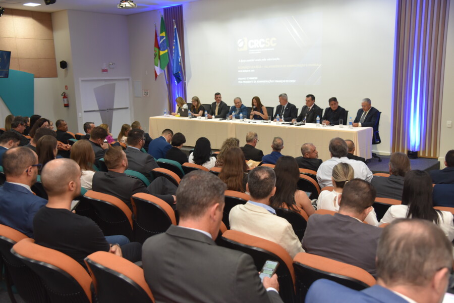 plenaria-mensal-do-crcsc-reune-conselheiros-e-representantes-regionais-para-debates-estrategicos