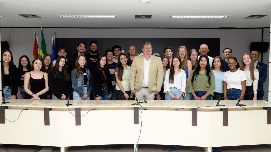 visita-academica-aproxima-estudantes-do-conselho-regional-de-contabilidade-de-santa-catarina