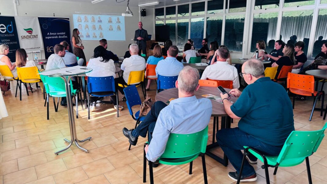profissionais-da-contabilidade-do-alto-vale-do-itajai-recebem-orientacoes-sobre-emissao-da-decore
