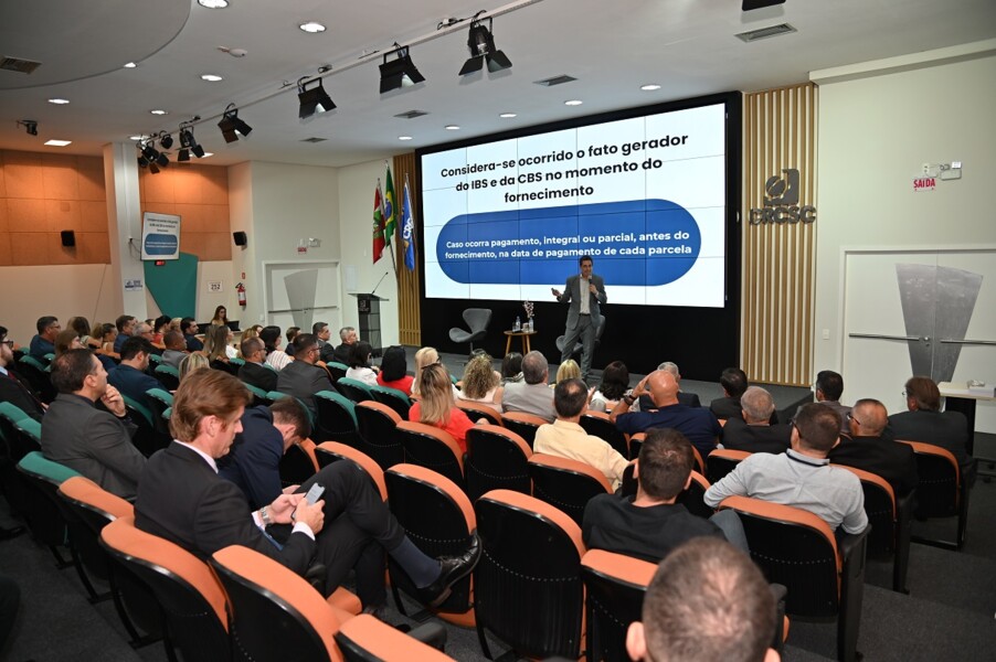 treinamento-institucional-sobre-os-impactos-da-reforma-tributaria-e-reuniao-plenaria-do-crcsc-reunem-representantes-da-entidade