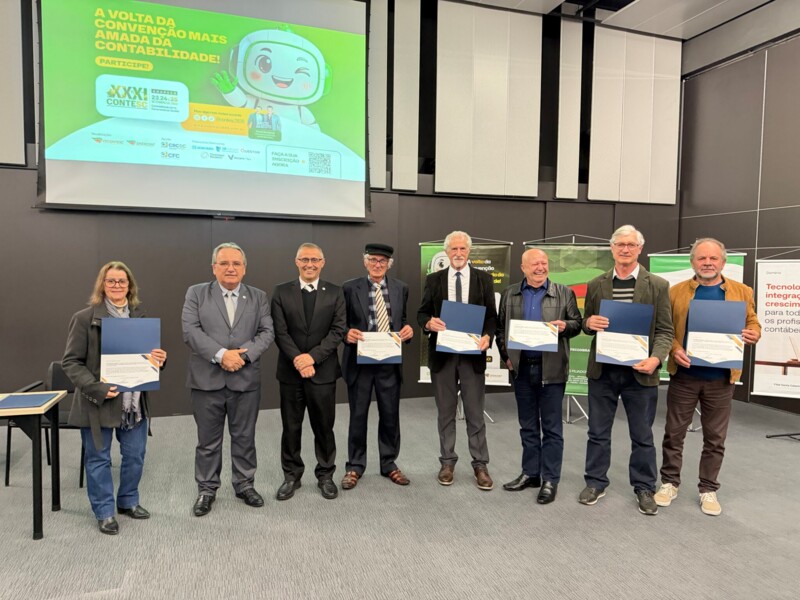entrega-de-carteira-profissional-e-homenagem-a-contadores-marcam-agenda-do-crcsc-em-criciuma