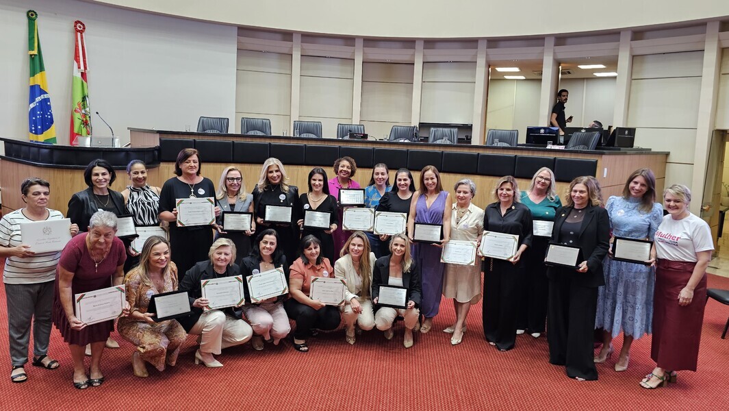 presidente-do-crcsc-e-homenageada-na-alesc